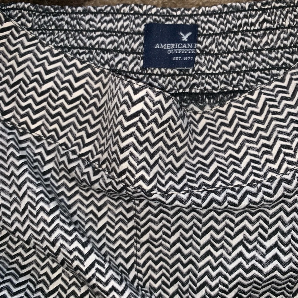 Black & white American Eagle shorts - Picture 4 of 5